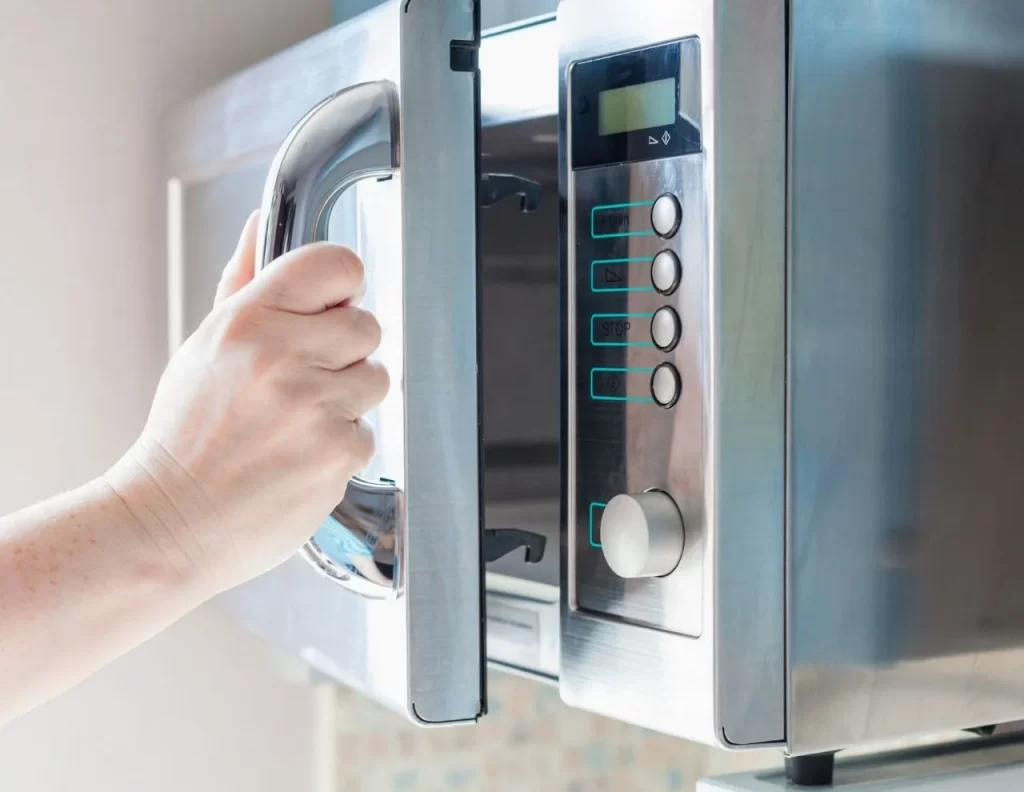 opening-a-stuck-microwave-door